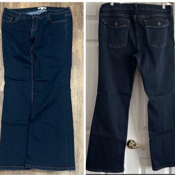 Banana Republic Denim - Banana Republic classic Blue Jeans bootcut button back pockets size EUC 14 / 32